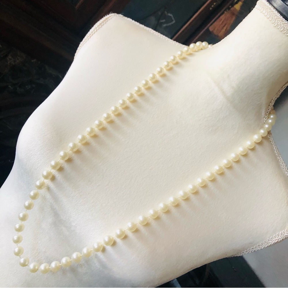 Vintage 80s cream tone large plastic pearl bead necklace